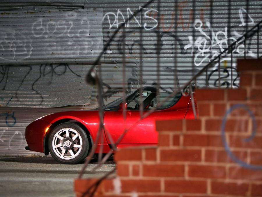  Tesla Roadster Over Unpaid Bill Magna Sues 2008 года  (фото 9 из 11)